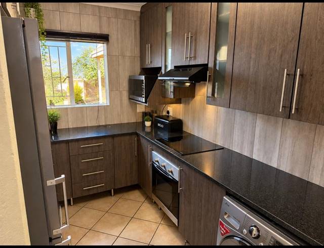 4 BEDROOM TOWNHOUSE FOR SALE IN AMBERFIELD